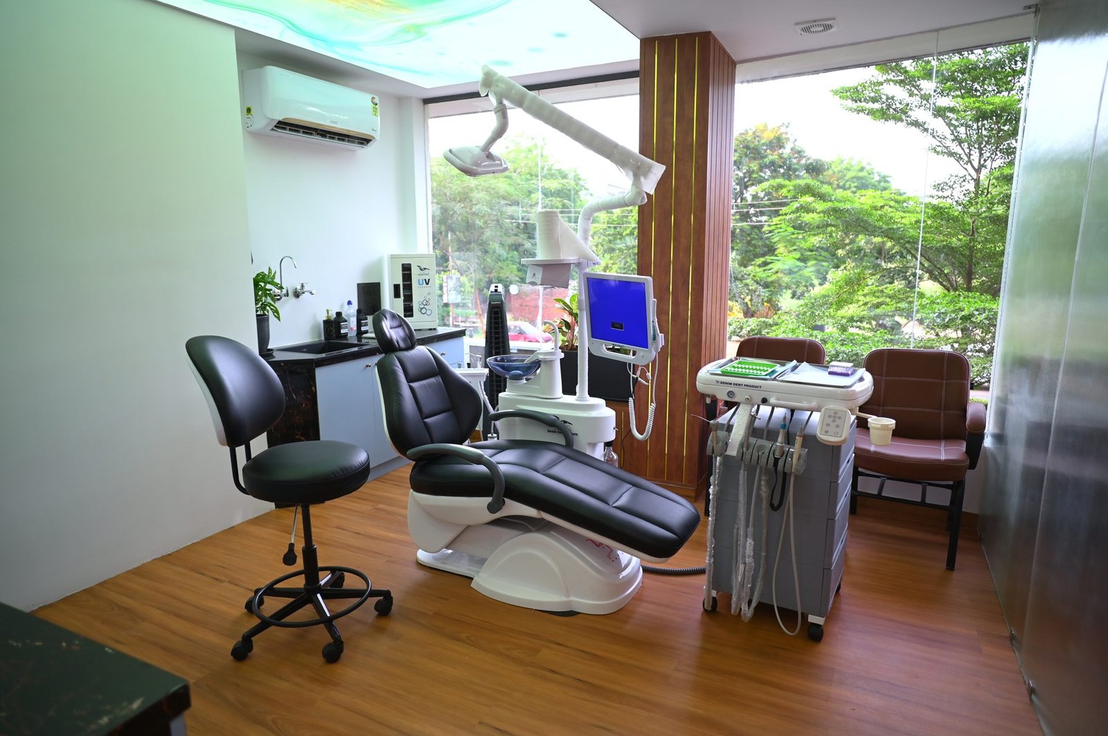 Dental treatment room